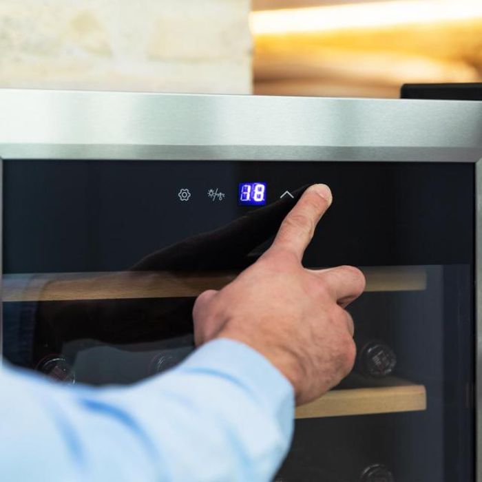 Bolero GrandSommelier 2450  Cantinetta nera e Inox 24 bottiglie sistema di raffreddamento a compressore temperatura regolabile