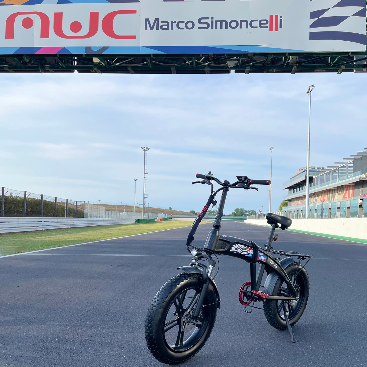 EMG E-Bike Bomber MWC