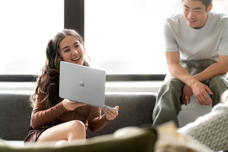 Microsoft Surface Laptop Go 2 Intel® Core™ i5 i5-1135G7 Computer portatile 31,5 cm (12.4") Touch screen 8 GB LPDDR4x-SDRAM 128 GB SSD Wi-Fi 6 (802.11ax) Windows 11 Home Platino