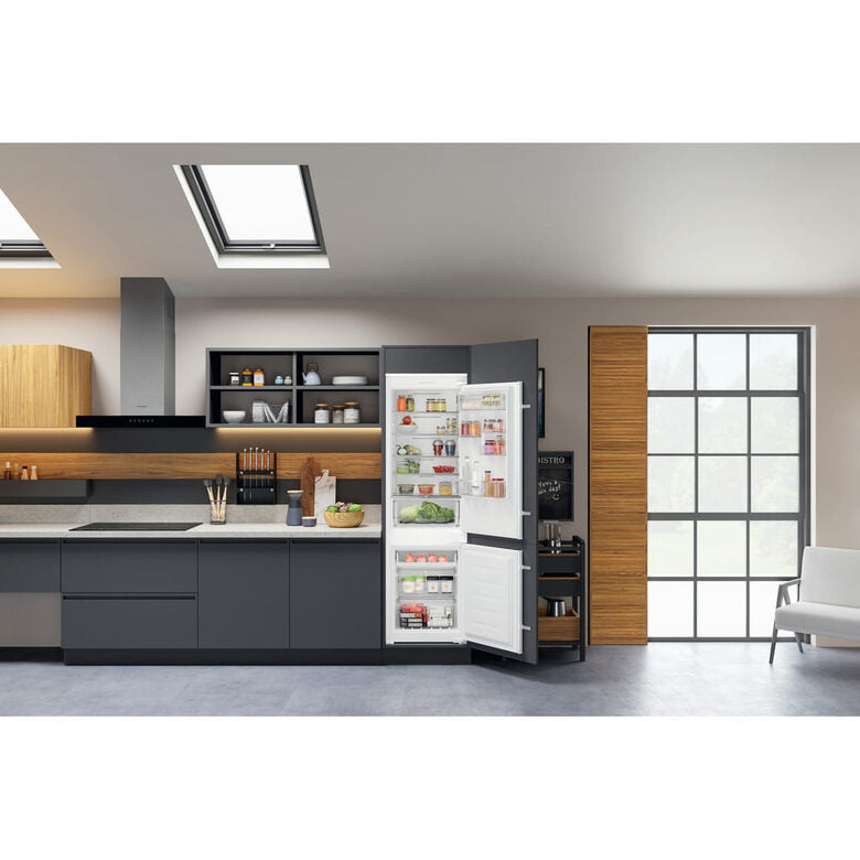 Hotpoint HAC18 T111 frigorifero con congelatore Da incasso 250 L F Bianco