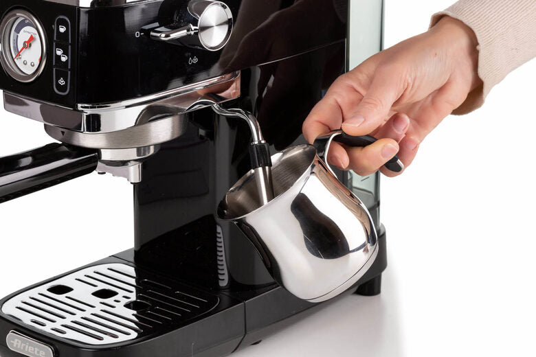Ariete 1381 Macchina da caffè con manometro, compatibile con caffè in polvere e cialde ESE, 1300 W, Capacità 1,1 L, 15 bar di pressione, Filtro 1 o 2 tazze, Dispositivo Cappuccino, Nero