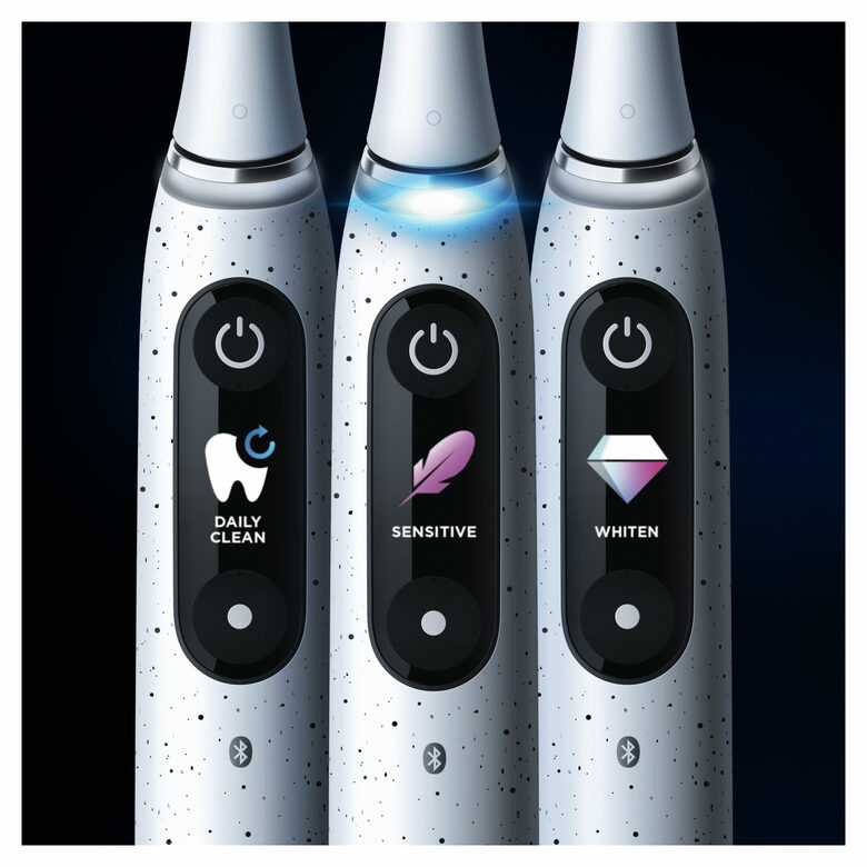 Oral-B iO Spazzolino Elettrico Ricaricabile 10 Bianco,1 Testina, 1 Custodia Da Viaggio ricaricabile, 1 Caricatore Sense