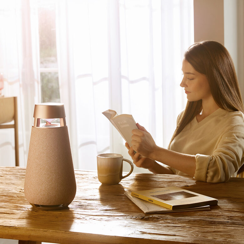 LG XBOOM 360 XO3, Speaker omnidirezionale 50W, Illuminazione, IP54, Bluetooth 5.1, Beige