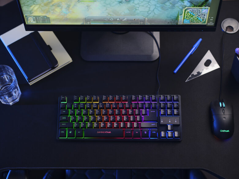 Trust GXT 833 Thado tastiera Gaming USB Olandese Nero, Argento