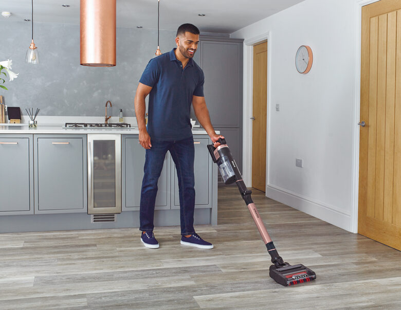 Shark Stratos Aspirapolvere a bastone 2 in 1 Batteria Secco Senza sacchetto Nero, Pesca