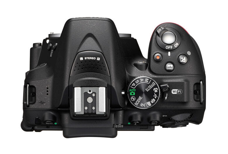 Nikon D5300 + Nikkor 18-105 VR + SD 8GB Lexar Premium 200x Kit fotocamere SLR 24,2 MP CMOS 6000 x 4000 Pixel Nero