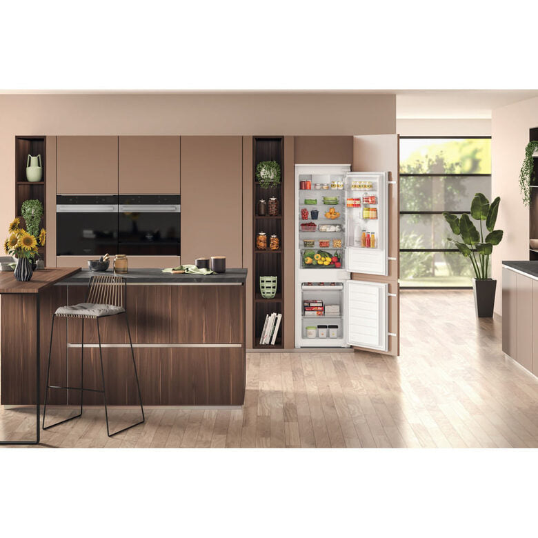 Hotpoint Ariston HAC18D011A1 Frigorifero combinato ad incasso