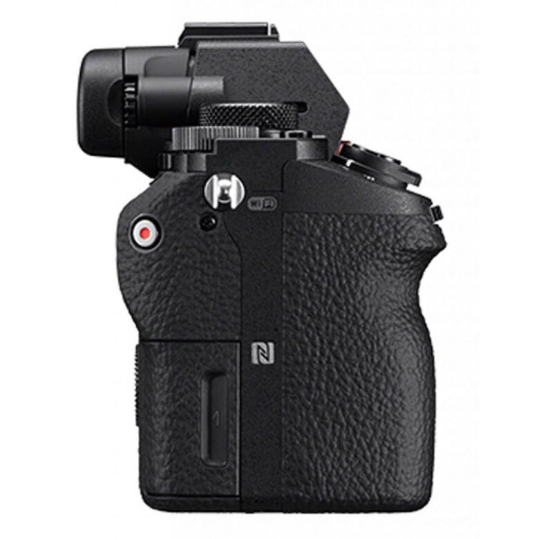Sony α Alpha 7 II, fotocamera mirrorless con obiettivo 28-70mm, attacco E, sensore full-frame, 24.3 MP