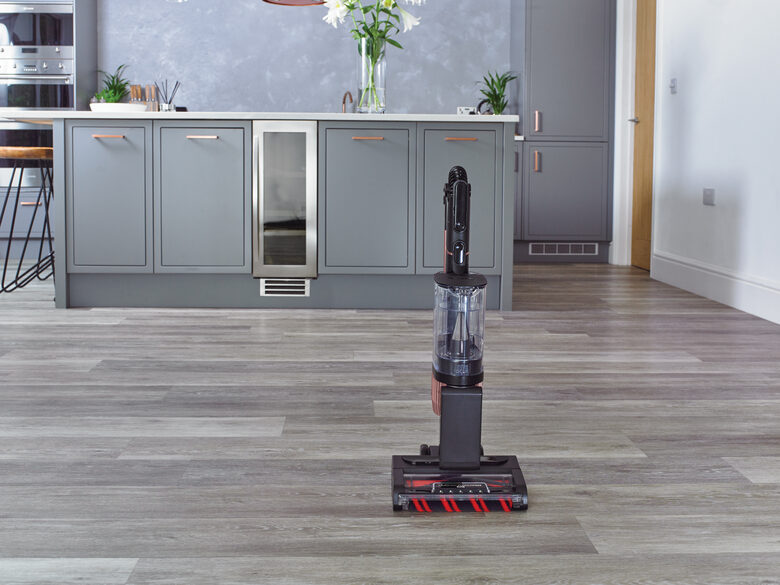 Shark Stratos Aspirapolvere a bastone 2 in 1 Batteria Secco Senza sacchetto Nero, Pesca