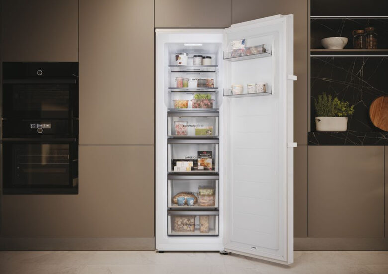 Haier INSTASWITCH H4F272WEH1 Congelatore Verticale a Libera Installazione 272 L E Bianco