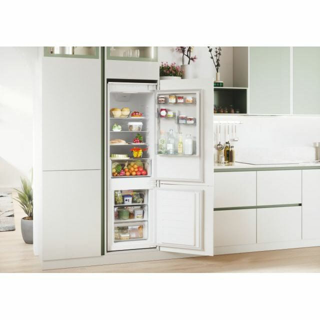 Candy CBL3518E frigorifero con congelatore Da incasso