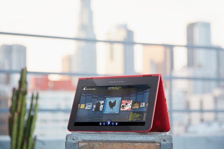 HP Pavilion x360 13-s003nl Computer portatile 33,8 cm (13.3") Touch screen Intel® Core™ i3 di quinta generazione 4 GB DDR3L-SDRAM 500 GB HDD Windows 8.1 Nero, Argento
