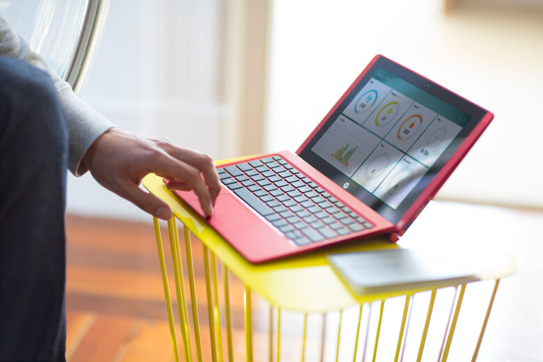 HP Pavilion x2 10-n010nl Computer portatile 25,6 cm (10.1") Touch screen Intel Atom® 2 GB DDR3L-SDRAM 32 GB Flash Windows 8.1 Nero, Bianco
