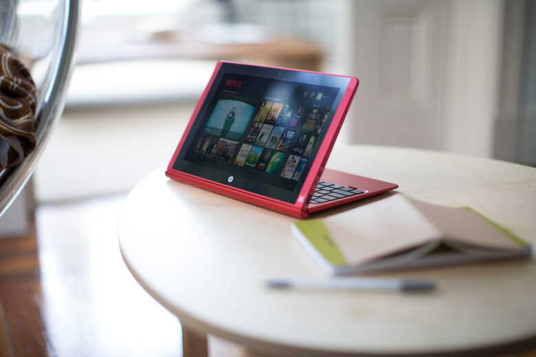 HP Pavilion x2 10-n010nl Computer portatile 25,6 cm (10.1") Touch screen Intel Atom® 2 GB DDR3L-SDRAM 32 GB Flash Windows 8.1 Nero, Bianco