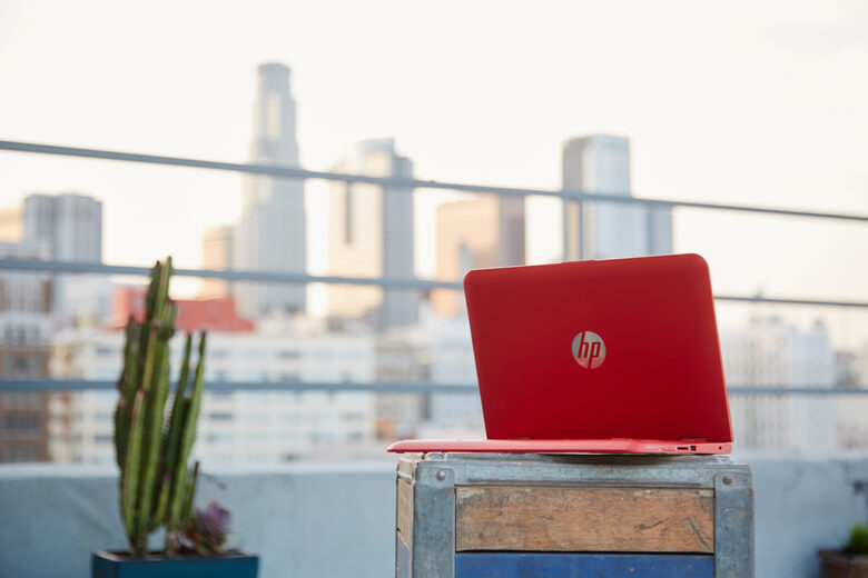 HP Pavilion x360 13-s100nl Ibrido (2 in 1) 33,8 cm (13.3") Touch screen Intel® Core™ i3 della sesta generazione 4 GB DDR3L-SDRAM 500 GB HDD Wi-Fi 4 (802.11n) Windows 10 Home Argento