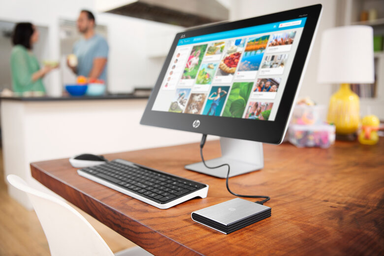 HP Pavilion 23-q102nl 58,4 cm (23") 1920 x 1080 Pixel Intel® Core™ i3 di quarta generazione 4 GB DDR3L-SDRAM 500 GB HDD PC All-in-one Windows 10 Home Wi-Fi 5 (802.11ac) Nero, Bianco