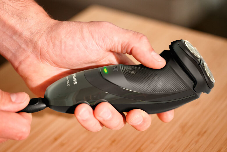 Philips SHAVER Series 3000 Rasoio elettrico per rasatura a secco S3110/06