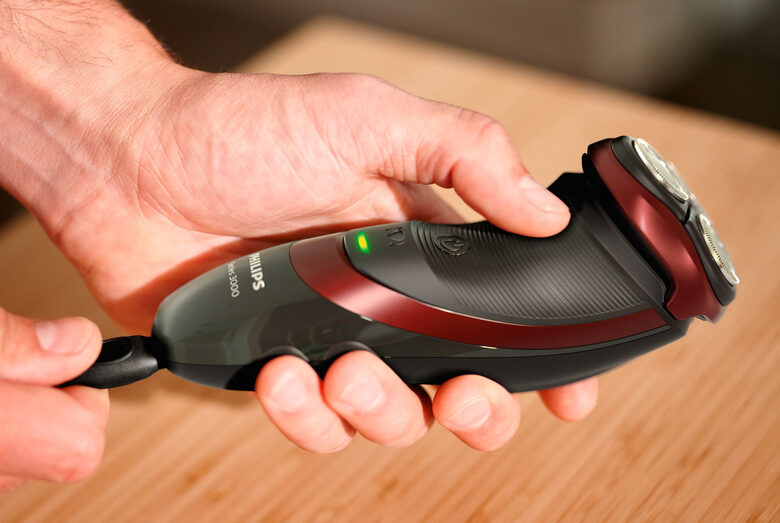 Philips SHAVER Series 3000 Rasoio per rasatura a secco con sistema ComfortCut S3520/06