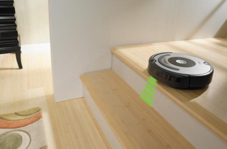 iRobot Roomba 615 Aspirapolvere Robot 0,6 L Senza sacchetto Nero, Argento