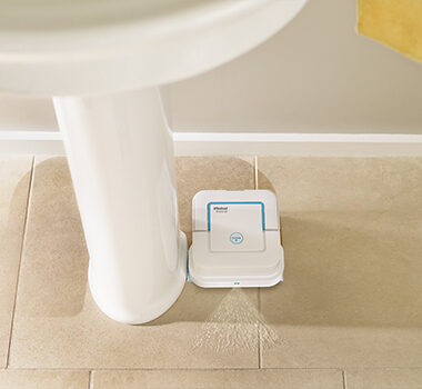 iRobot Braava jet 240 Aspirapolvere Robot Bianco