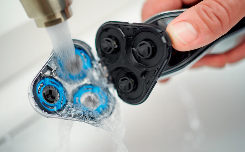 Philips AquaTouch Rasoio elettrico Wet & Dry
