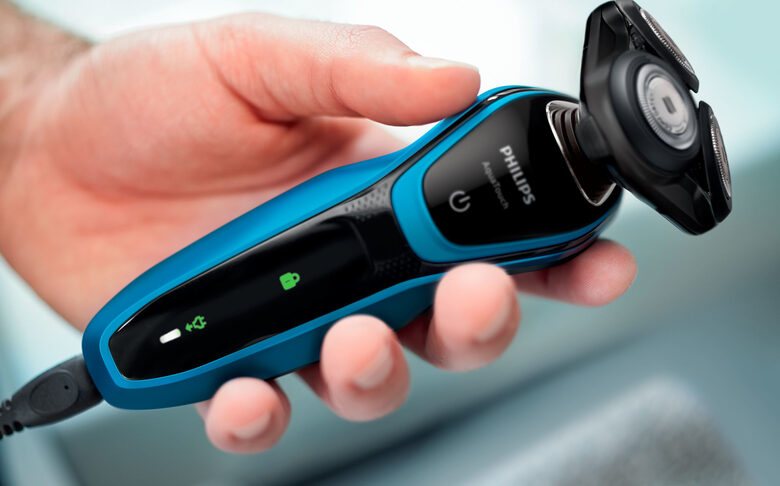 Philips AquaTouch Rasoio elettrico Wet & Dry