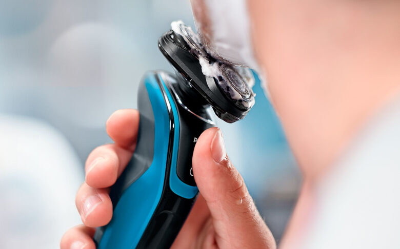 Philips AquaTouch Rasoio elettrico Wet & Dry