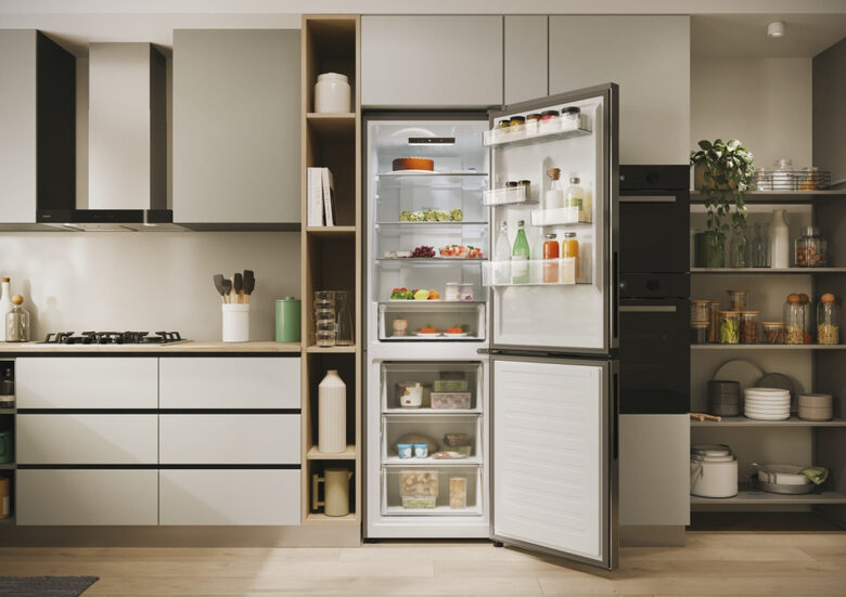 Candy CNCQ2T618EX Fresco 300 Frigorifero Combinato A Libera Installazione, No Frost, Area Fresh 0°C, Classe E, Acciaio Inox