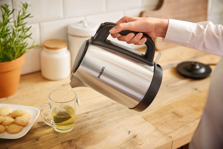 Philips Daily Collection Bollitore in metallo da 1,7 l con spia e coperchio a molla