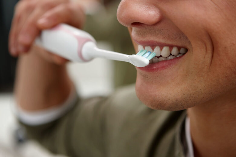 Philips Sonicare CleanCare Spazzolino elettrico sonico a 1 modalità con 2 testine