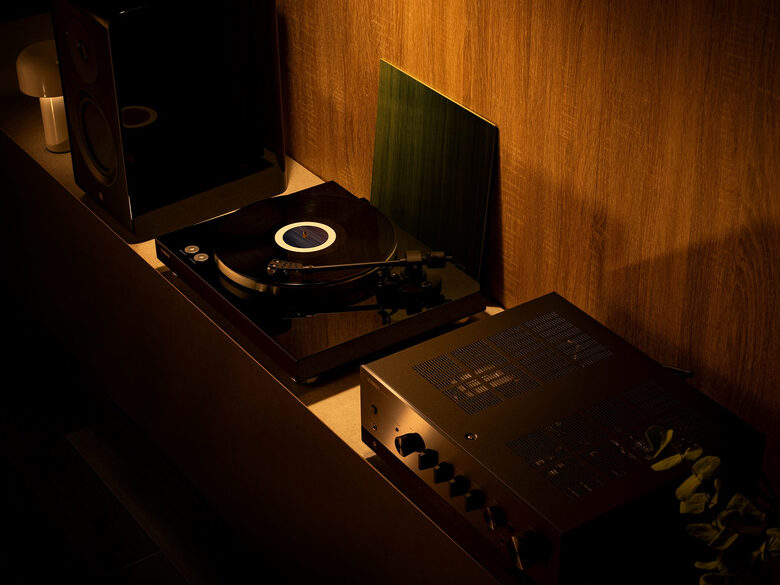 Yamaha TT-S303 Giradischi con trasmissione a cinghia Nero