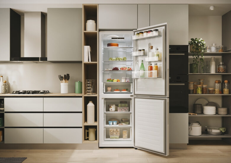 Candy CNCQ2T618EW Frigorifero Combinato A Libera Installazione, No Frost, Classe E, Bianco