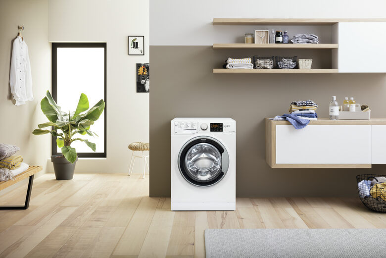 Hotpoint RSSG 723 S IT lavatrice Caricamento frontale 7 kg 1200 Giri/min Bianco