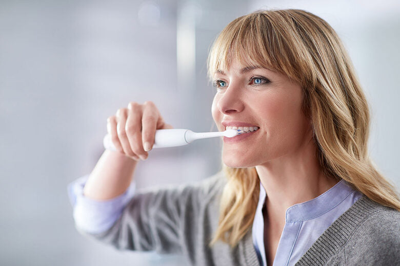 Philips Sonicare ProtectiveClean 5100 Spazzolino Elettrico Sonico Bianco, con custodia da viaggio HX6859/29