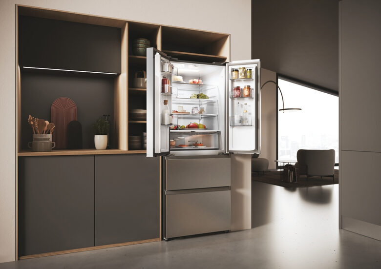Haier HFR3718ENMM FD 70 Serie 3 Frigorifero Combinato A Libera Installazione, No Frost, Display, Classe E, Acciaio Inox