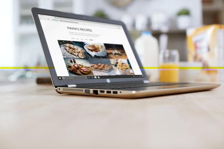 HP 15-bw073nl Computer portatile 39,6 cm (15.6") HD 7th Generation AMD A9-Series APUs 8 GB DDR4-SDRAM 128 GB SSD Windows 10 Home Nero, Argento