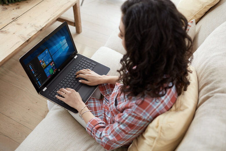 HP 15-bw073nl Computer portatile 39,6 cm (15.6") HD 7th Generation AMD A9-Series APUs 8 GB DDR4-SDRAM 128 GB SSD Windows 10 Home Nero, Argento