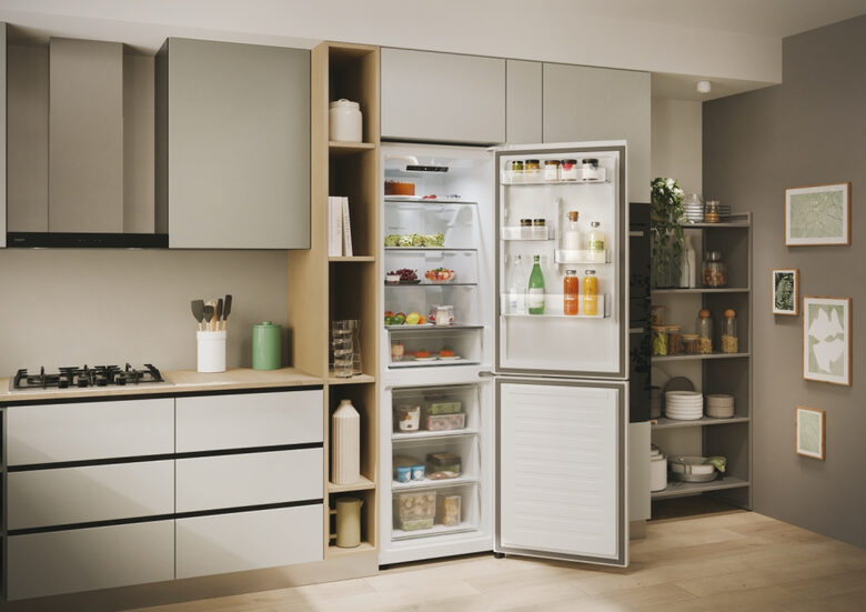 Candy CNCQ2T618EW Frigorifero Combinato A Libera Installazione, No Frost, Classe E, Bianco