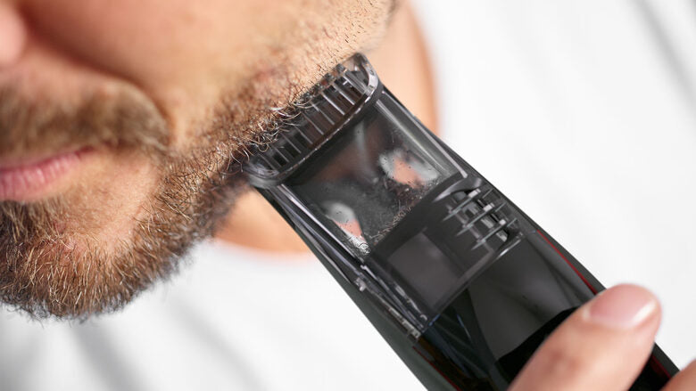 Philips BEARDTRIMMER Series 7000 Regolabarba con sistema aspirante, regolazioni da 0,5 mm