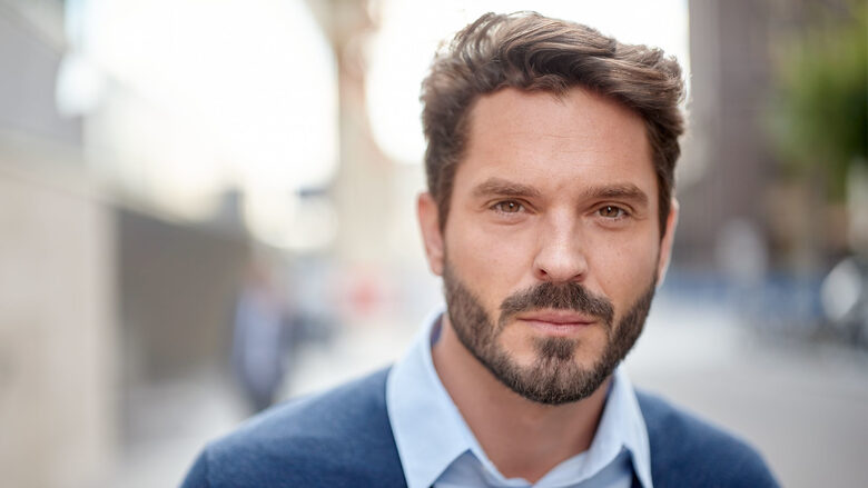 Philips BEARDTRIMMER Series 7000 Regolabarba con sistema aspirante, regolazioni da 0,5 mm