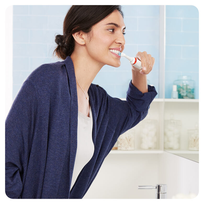 Oral-B Spazzolino Elettrico Ricaricabile Smart 5 5100S CrossAction, 1 Bianco Manico Connesso, 5 Modalità Tra Cui Sbiancante, Denti Sensibili E Protezione Gengive, 3 Testine Custodia da viagg