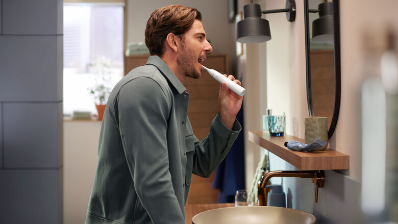 Philips 5300 Series Sonicare spazzolino elettrico sonico con base di ricarica e custodia, 2 livelli di intensità, sensore di pressione confezione da 1 spazzolino bianco e 1 spazzolino nero H