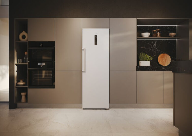 Haier INSTASWITCH H4F272WEH1 Congelatore Verticale a Libera Installazione 272 L E Bianco