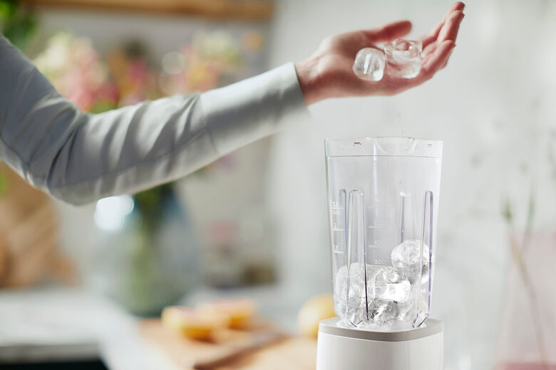 Philips Daily Collection Mini frullatore tritatutto da 350 W con bicchiere da viaggio