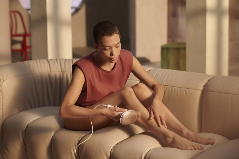 Philips Lumea Advanced Epilatore a Luce Pulsata IPL con Rifinitore a Penna e 1 Accessorio per il Corpo BRI920/00