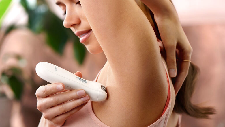 Philips Satinelle Essential Epilatore compatto con filo e Opti-light
