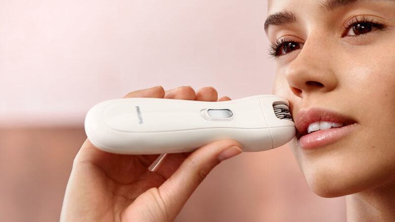 Philips Satinelle Essential Epilatore compatto con filo e Opti-light