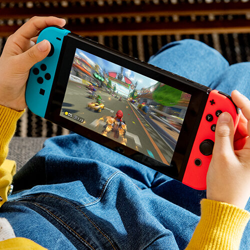 Nintendo Switch V2 2019 console da gioco portatile 15,8 cm (6.2") 32 GB Wi-Fi Nero, Blu, Rosso