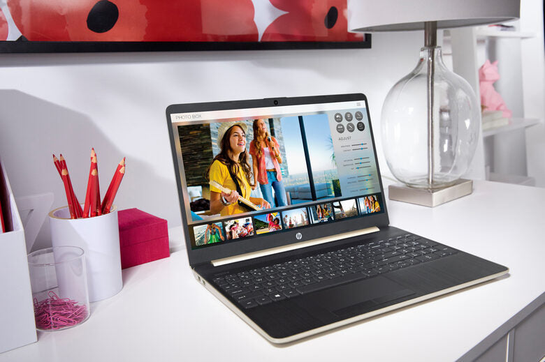HP 15-dw0133nl Computer portatile 39,6 cm (15.6") HD Intel® Core™ i3 di ottava generazione 8 GB DDR4-SDRAM 256 GB SSD Wi-Fi 5 (802.11ac) Windows 10 Home Argento