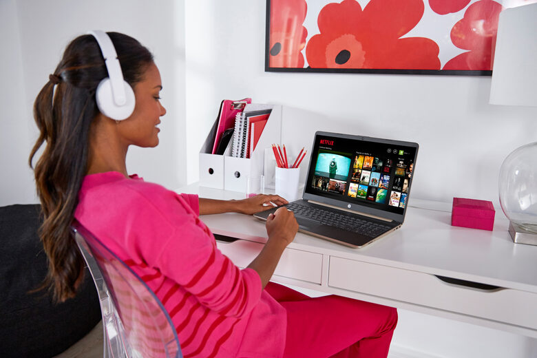 HP 15-dw0133nl Computer portatile 39,6 cm (15.6") HD Intel® Core™ i3 di ottava generazione 8 GB DDR4-SDRAM 256 GB SSD Wi-Fi 5 (802.11ac) Windows 10 Home Argento